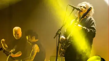 Задник к фильму "The Cure - Maia North Festival 2026" #917814