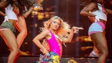 Задник к фильму "Zara Larsson: Pinkpop Festival 2026" #956748