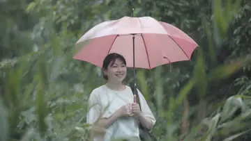 六月 постер