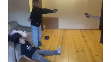 Задник к фильму "სამი გვირილის ბედი" #978682