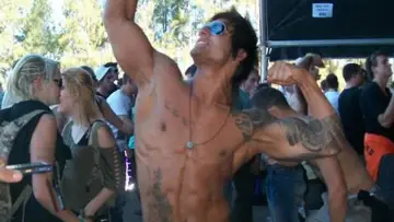 Задник к фильму "Poster Boy: Becoming Zyzz" #1205230