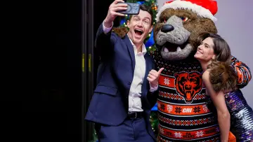 Задник к фильму "Holiday Touchdown: A Bears Love Story" #1746374