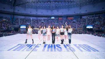 Задник к фильму "TWICE 〈THIS IS FOR〉 WORLD TOUR FINALE in SEOUL" #1521960