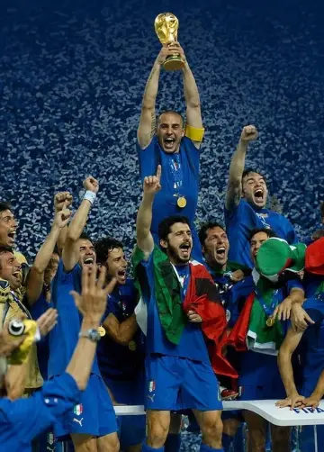 Постер к фильму "La Finale - Italia Francia 2006 - Il cielo è azzurro sopra Berlino" #1144568