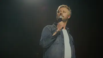Задник к фильму "Rory Scovel: Show Must Go On" #1770301