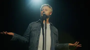 Задник к фильму "Rory Scovel: Show Must Go On" #1770303