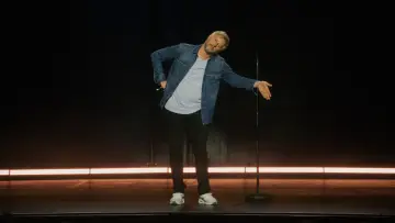 Задник к фильму "Rory Scovel: Show Must Go On" #1770304