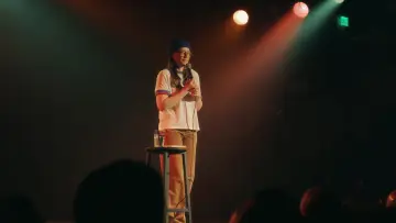 Задник к фильму "Emily Catalano: The Introvert" #1192065