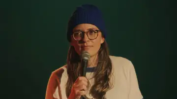 Задник к фильму "Emily Catalano: The Introvert" #1192066