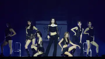 Задник к фильму "Red Velvet FAN-CON 