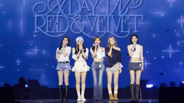 Задник к фильму "Red Velvet FAN-CON 