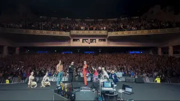 Задник к фильму "SUPER TAKANAKA WORLD LIVE IN LONDON 2026" #1617125