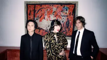 Задник к фильму "Yeah Yeah Yeahs: Hidden in Pieces" #1533740