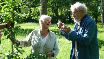 Задник к фильму "Tea with Judi Dench featuring Ian McKellen" #1627842