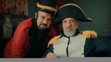 ناپلئون در باغ زردآلو постер
