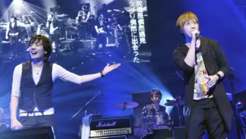 五月天 × flumpool：EARTH × HEART LIVE 2013 постер