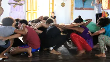 Задник к фильму "Cão Sem Plumas" #1630977