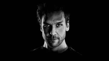 Задник к фильму "Funny Money: The Dane Cook Story" #1572629