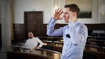 Markus Allard siktar mot riksdagen постер
