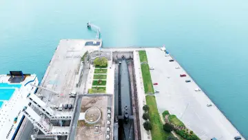 Задник к фильму "Cherbourg : la fabrique des sous-marins" #1582426