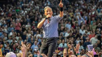 Задник к фильму "Bruce Springsteen and the E Street Band: Land of Hope and Dreams American Tour (Philadelphia Freedom Cut): Part One" #1632227