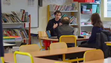Задник к фильму "Une petite école française" #1635767