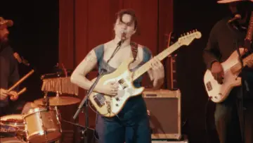 Задник к фильму "Big Thief - Live at The Opera House at 7A Ranch, Wimberley, TX, Nov 6, 2025" #1650928