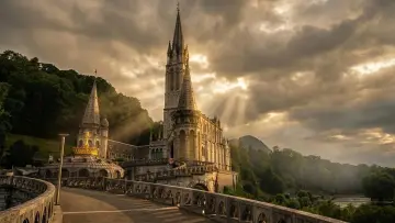Задник к фильму "Lourdes : capitale des miracles" #1647770