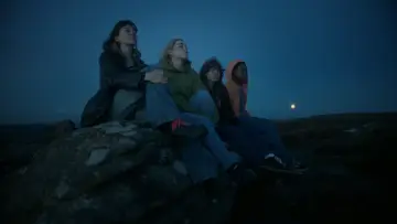 Задник к фильму "Blue Hour" #1647824