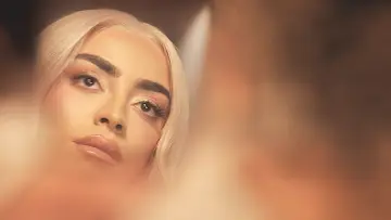 Задник к фильму "Bilal Hassani, bats-toi comme une fille mon fils" #1840208