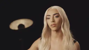 Задник к фильму "Bilal Hassani, bats-toi comme une fille mon fils" #1840210