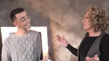 Задник к фильму "Bilal Hassani, bats-toi comme une fille mon fils" #1840213