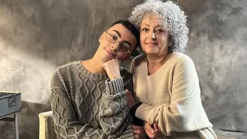 Задник к фильму "Bilal Hassani, bats-toi comme une fille mon fils" #1840214