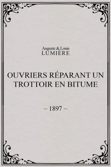 Ouvriers réparant un trottoir en bitume постер