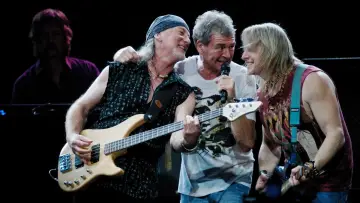 Задник к фильму "Deep Purple - They All Came Down To Montreux" #1526514