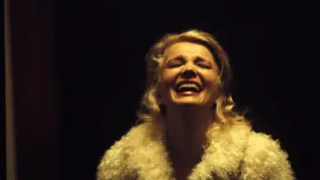 Задник к фильму "Женщина не в себе" #754125