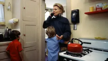 Задник к фильму "Женщина не в себе" #754140