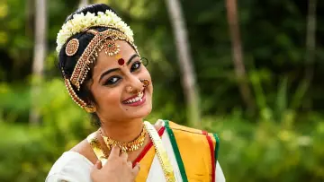 Задник к фильму "പുള്ളിപ്പുലികളും ആട്ടിൻകുട്ടിയും" #1601049