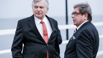 Układ zamknięty постер