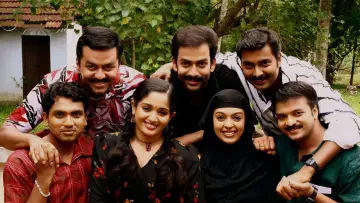 Задник к фильму "ക്ലാസ്‌മേറ്റ്സ്" #1620232