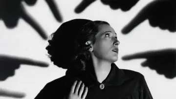Задник к фильму "She