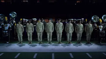 Задник к фильму "Долгий путь Билли Линна в перерыве футбольного матча" #918558