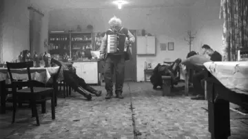 Задник к фильму "Сатанинское танго" #1011114