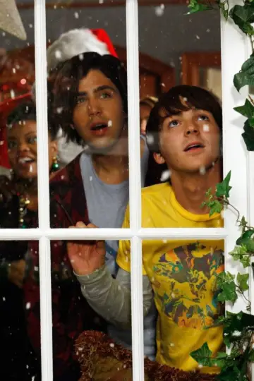 Постер к фильму "Merry Christmas, Drake & Josh" #1079151