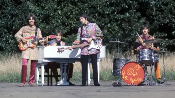 Задник к фильму "Magical Mystery Tour" #1034034