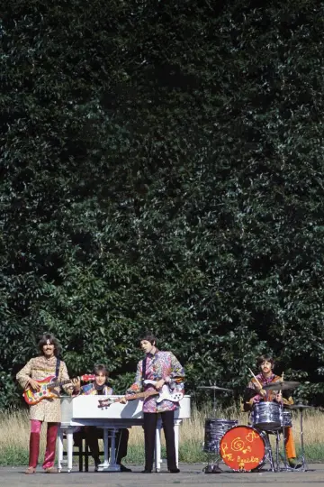 Постер к фильму "Magical Mystery Tour" #395781