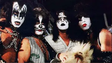 Задник к фильму "KISS Meets the Phantom of the Park" #709448