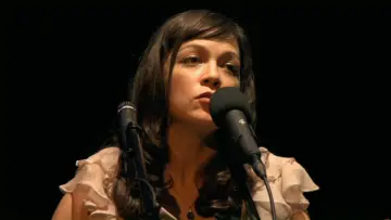 Задник к фильму "Natalia Lafourcade - Mujer Divina (Homenaje A Agustín Lara)" #1156238