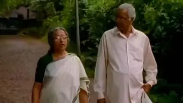 Задник к фильму "ഒരു ചെറുപുഞ്ചിരി" #1621825