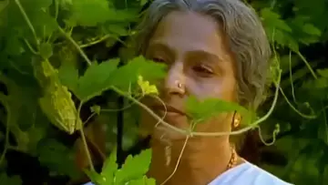 Задник к фильму "ഒരു ചെറുപുഞ്ചിരി" #1621826